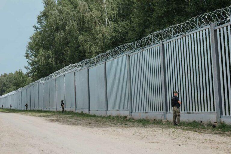 200401 Flchtlingsgipfel - Schwarzer Peter mit Stacheldraht - Bundesregierung - Bundesregierung